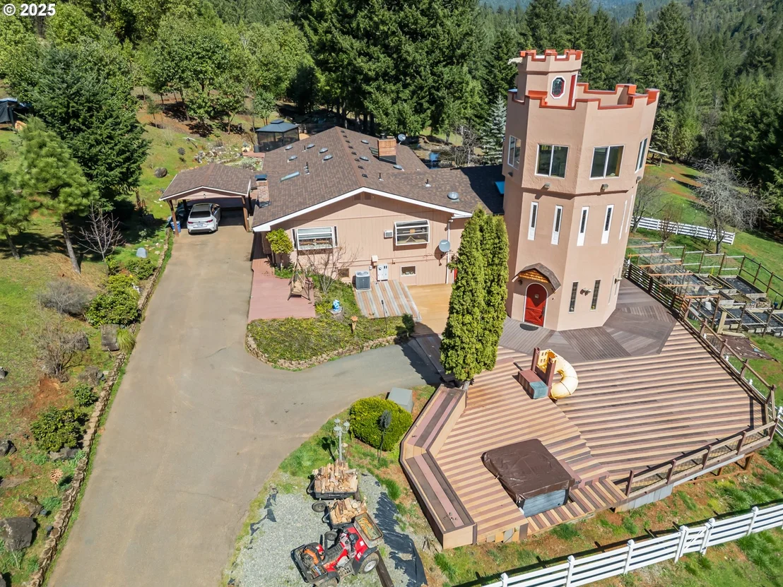 Photo of 520 BRIMSTONE RD