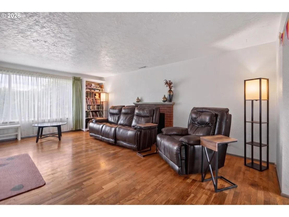 Photo of 447 MAXWELL RD