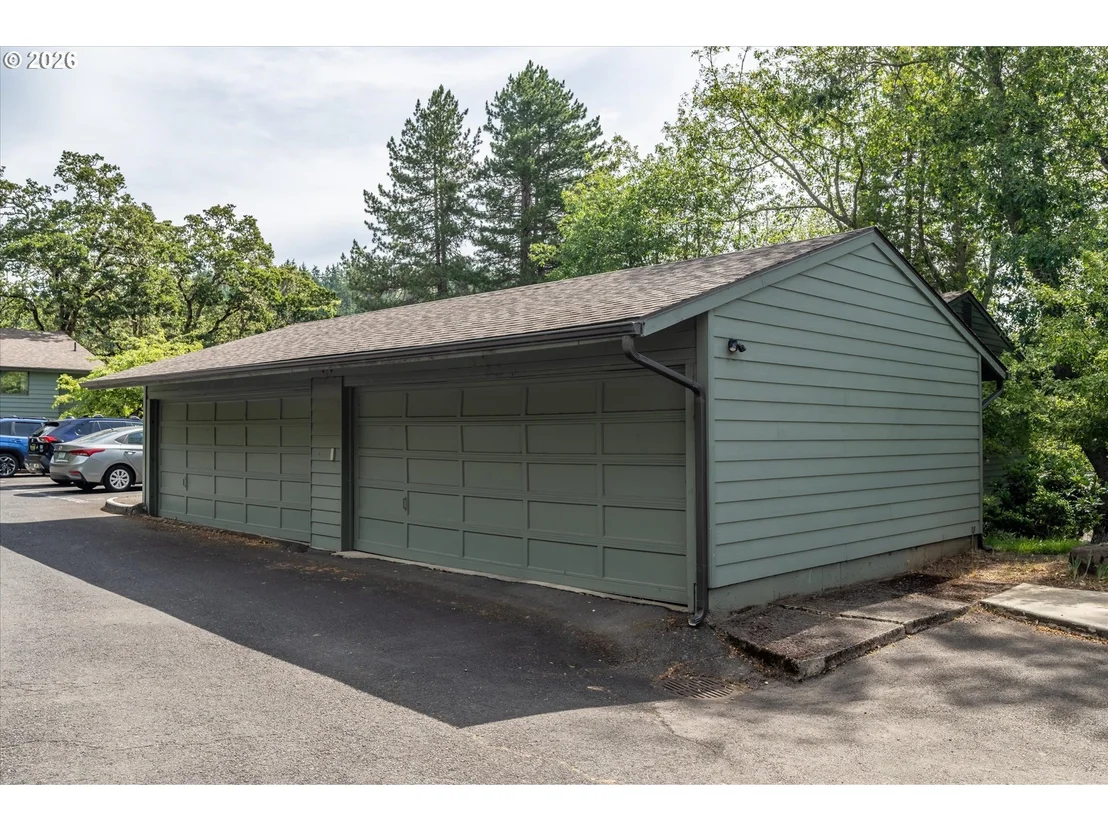 Photo of Unit 6 at 4431 FOX HOLLOW RD