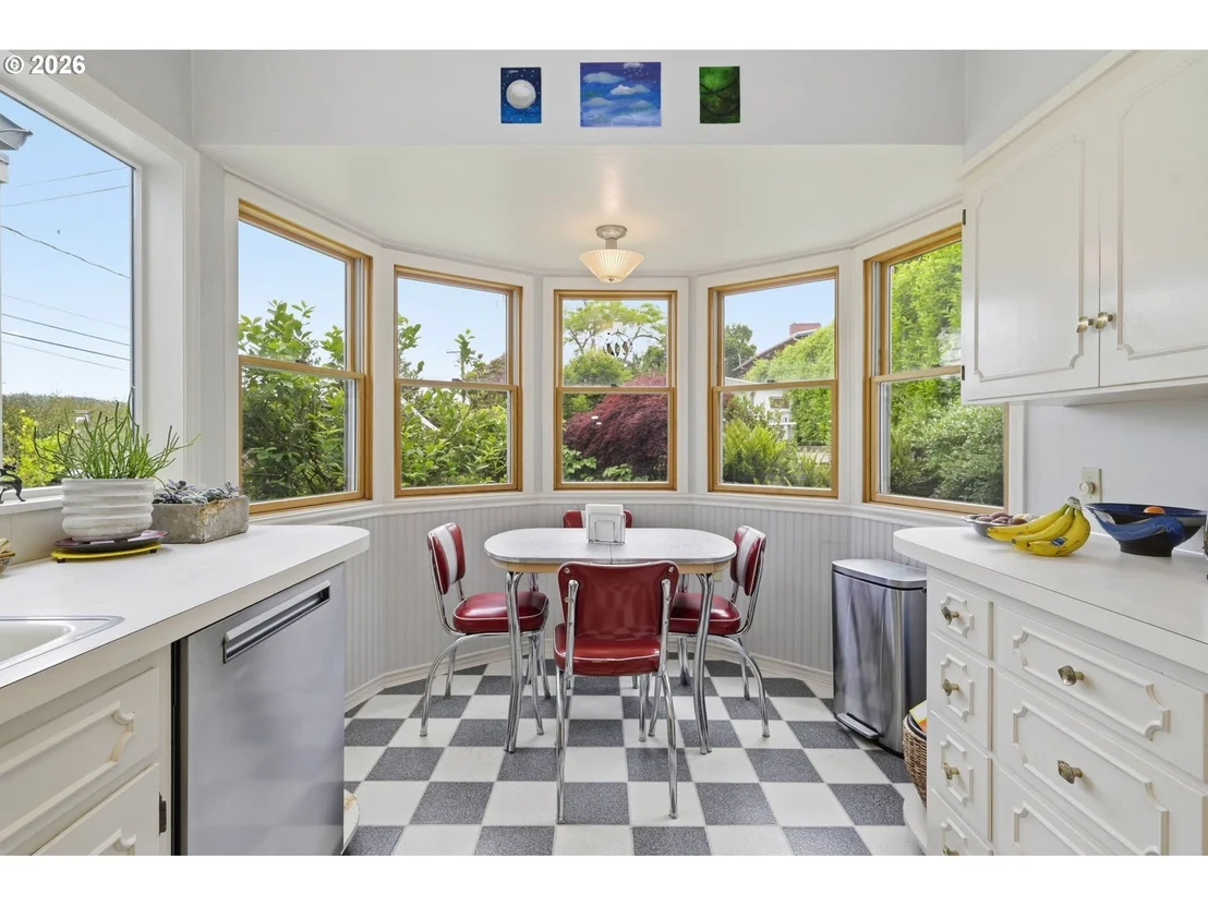 Photo of 28 W 22nd AVE
