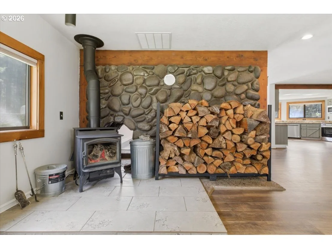 Photo of 40875 PEOPLES DR