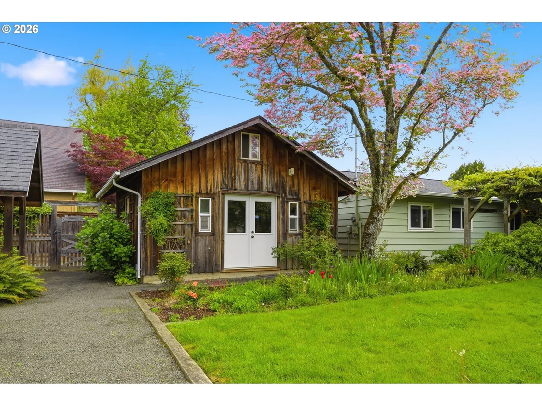 Photo of 394 CHERRY DR