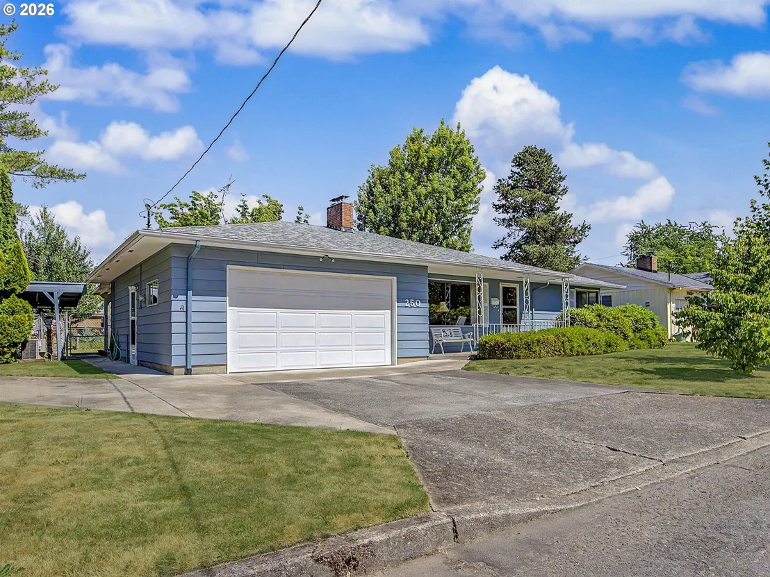 Photo of 250 SE JUNIPER AVE