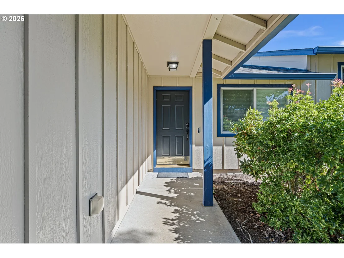 Photo of 850 E BENJAMIN AVE