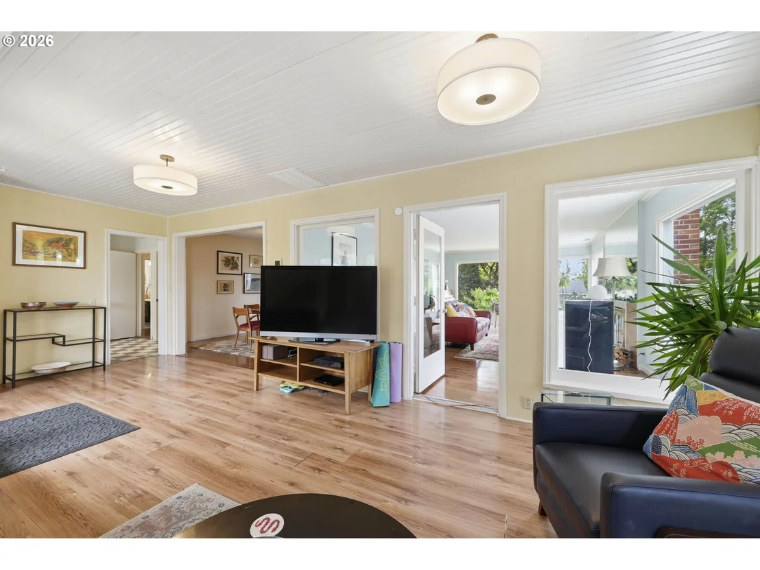 Photo of 28 W 22nd AVE