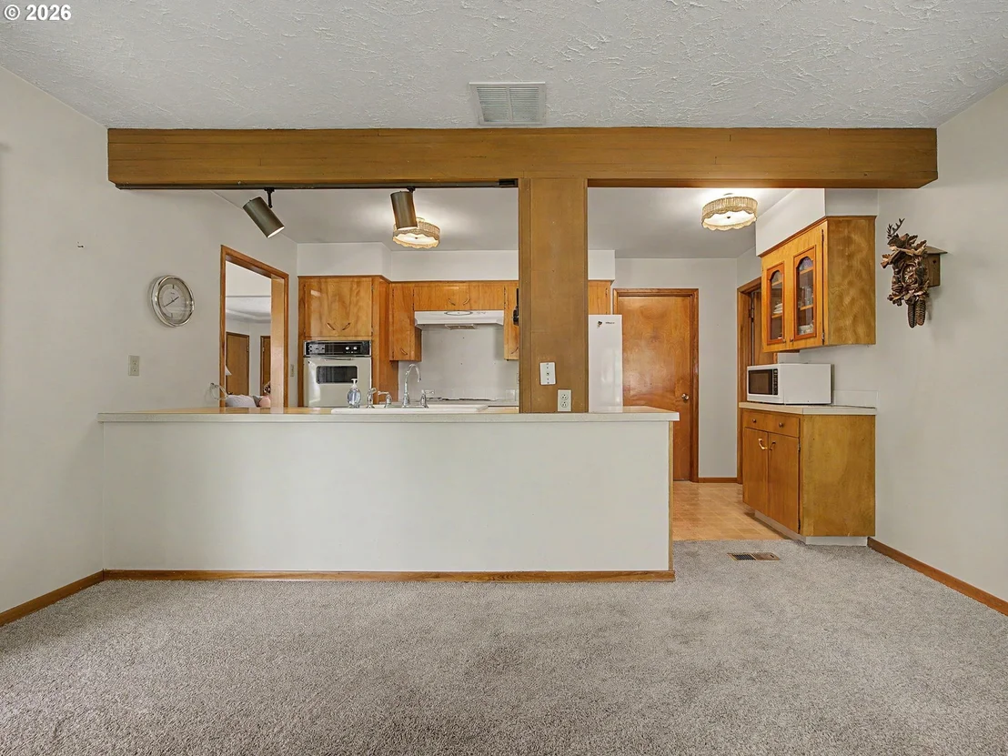 Photo of 250 SE JUNIPER AVE