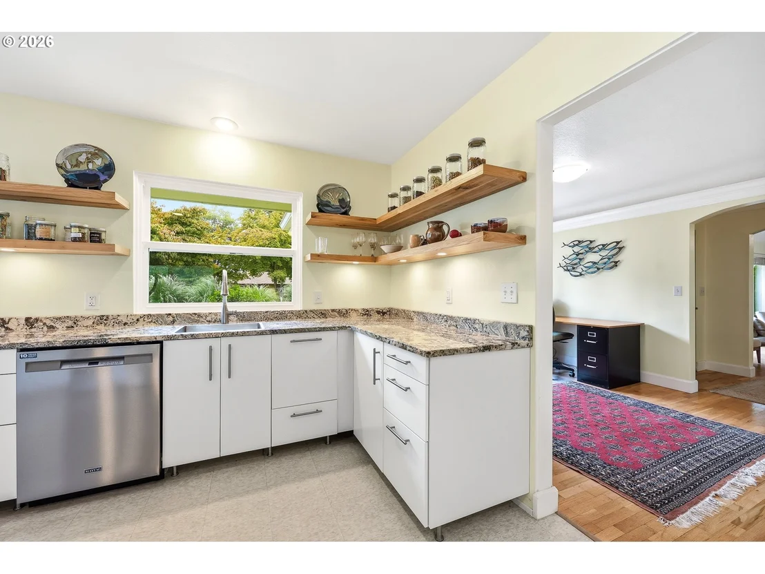 Photo of 595 DARTMOOR DR