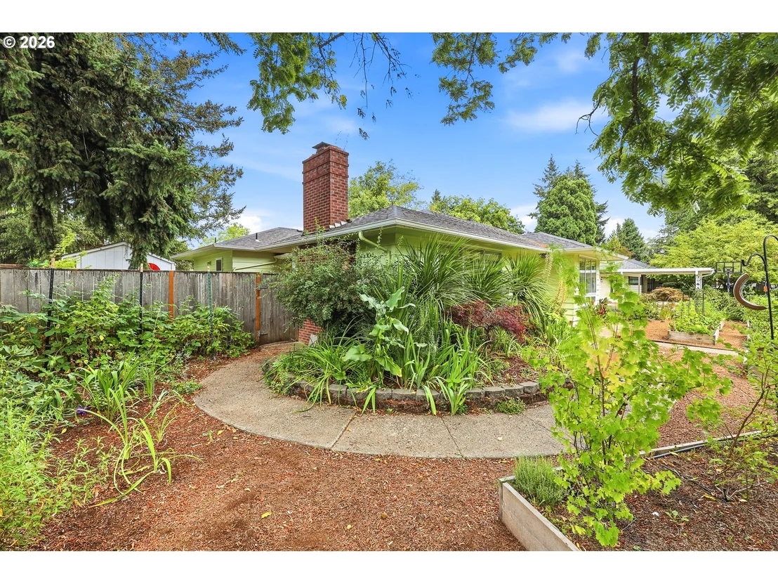 Photo of 595 DARTMOOR DR