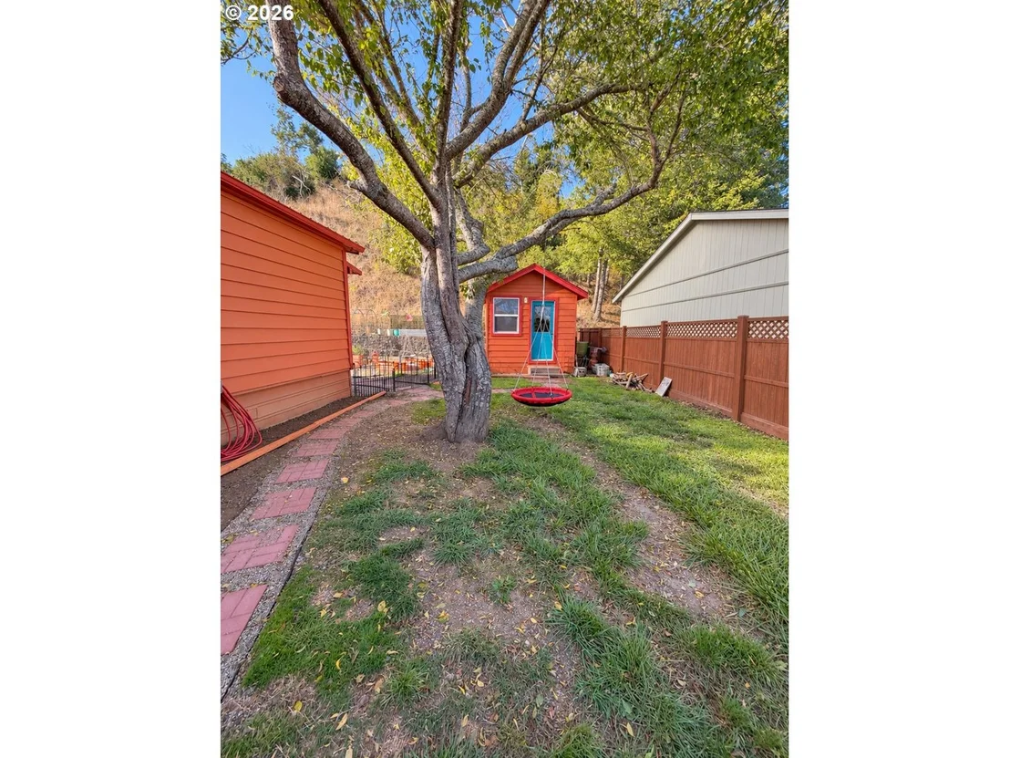 Photo of 450 TIARA ST
