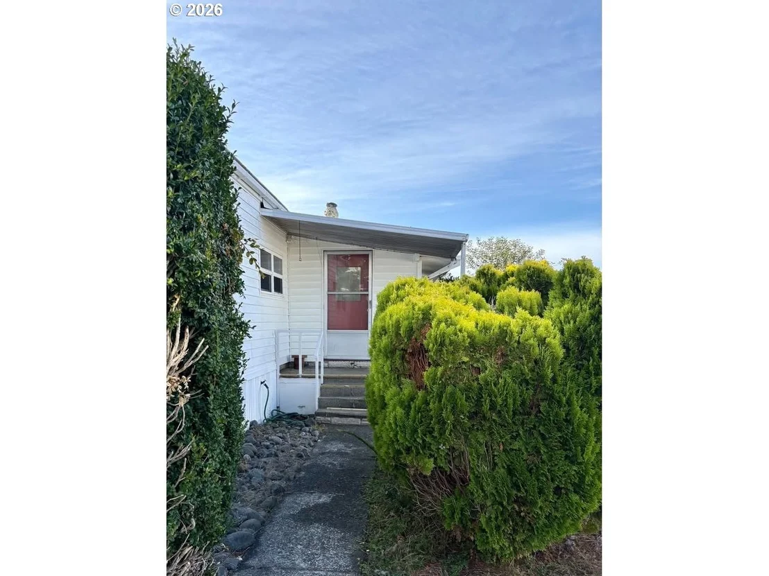 Photo of 15936 BAY VIEW DR