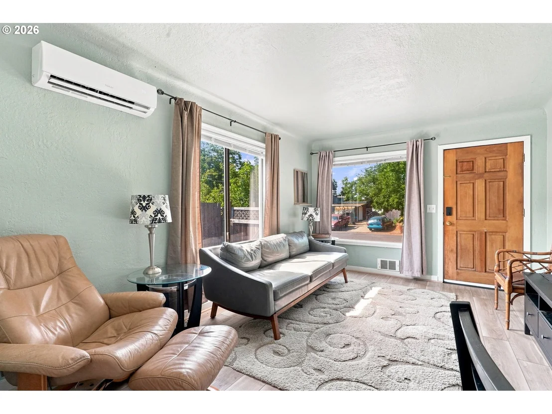 Photo of 1572 W BROADWAY