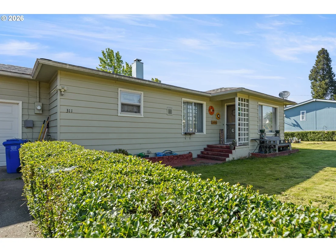Photo of 311 SE GRAPE AVE
