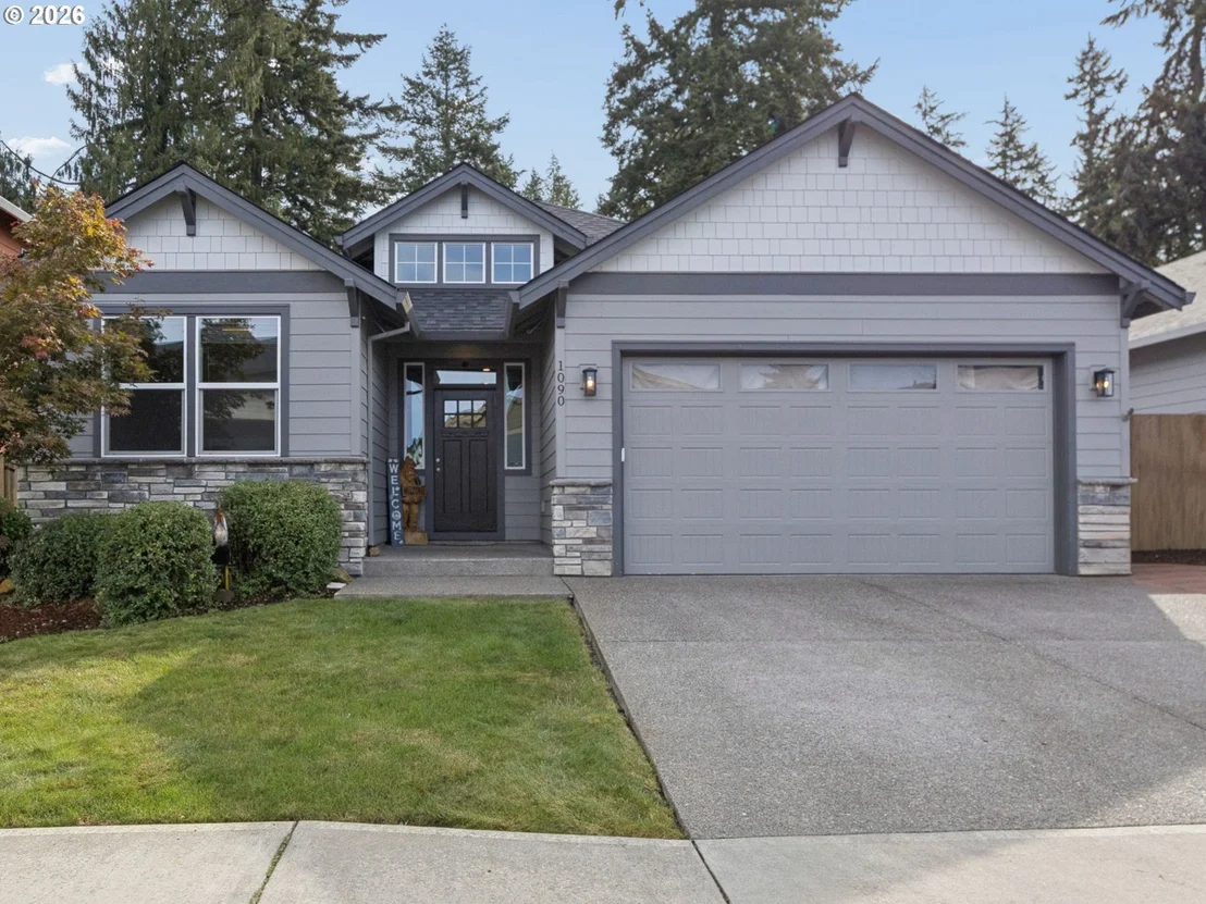 Photo of 1090 NE REGAN HILL LOOP