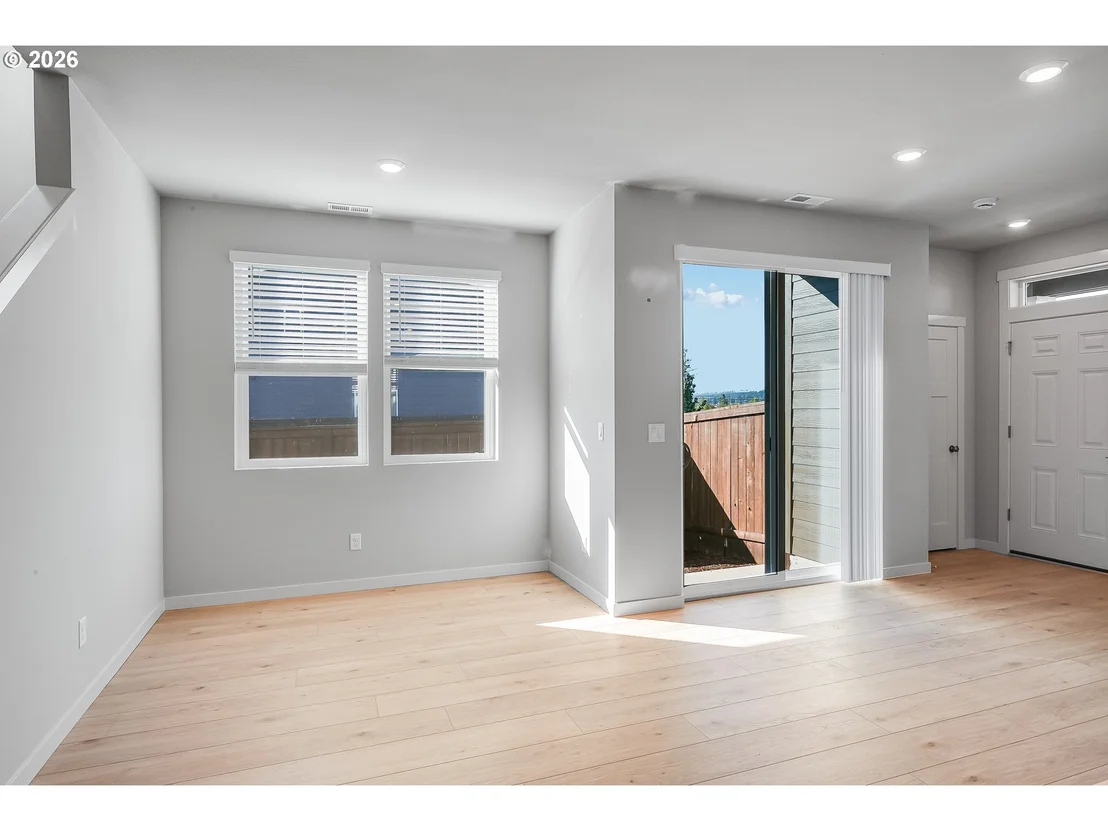 Photo of 955 Legacy ST