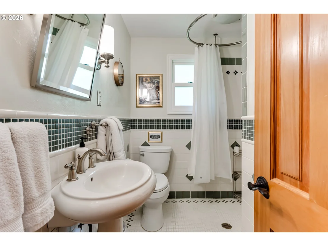 Photo of 2420 MADISON ST