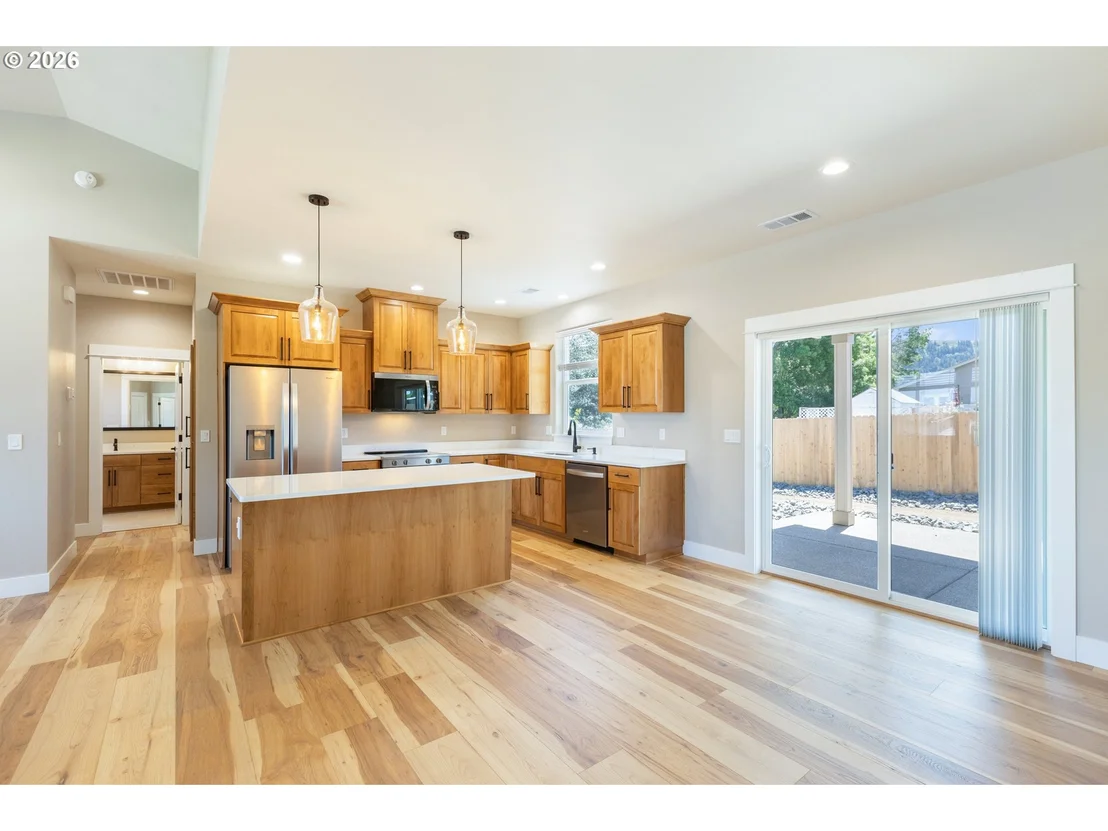 Photo of 265 SE LOGAN ST