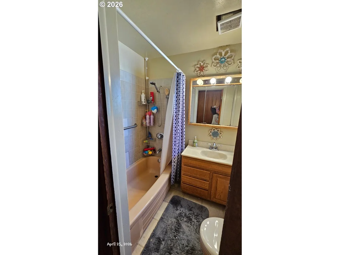 Photo of 488 WALNUT LN
