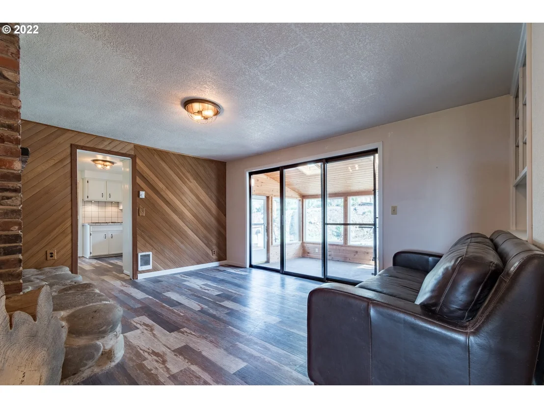 Photo of 33530 MOUNT TOM DR