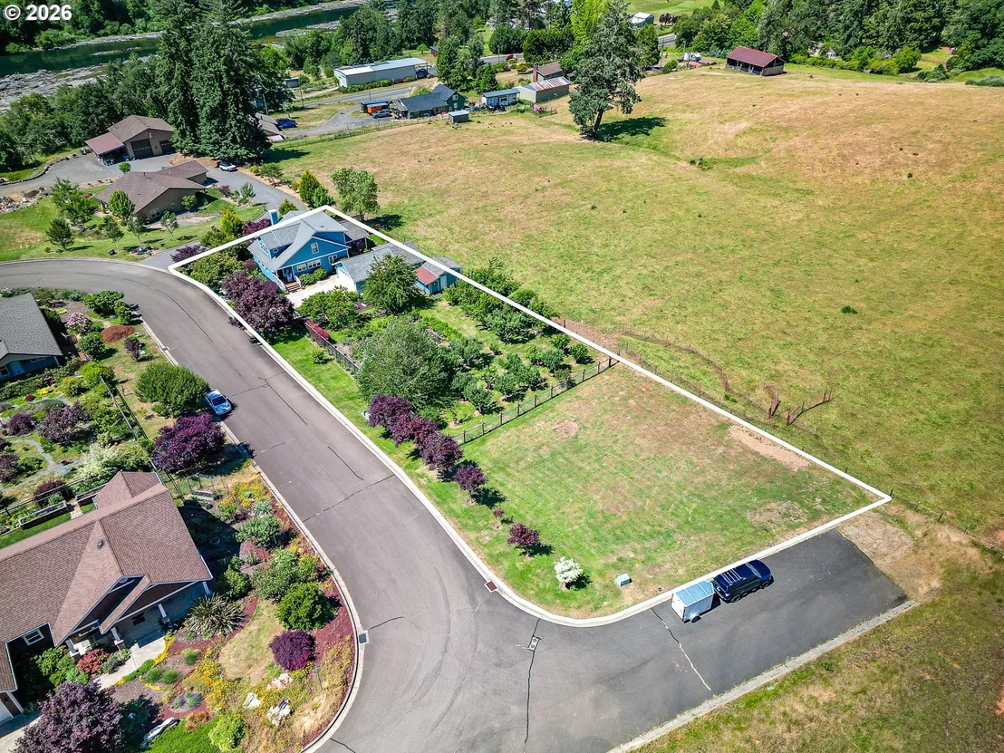 Photo of 384 EDGEVIEW DR