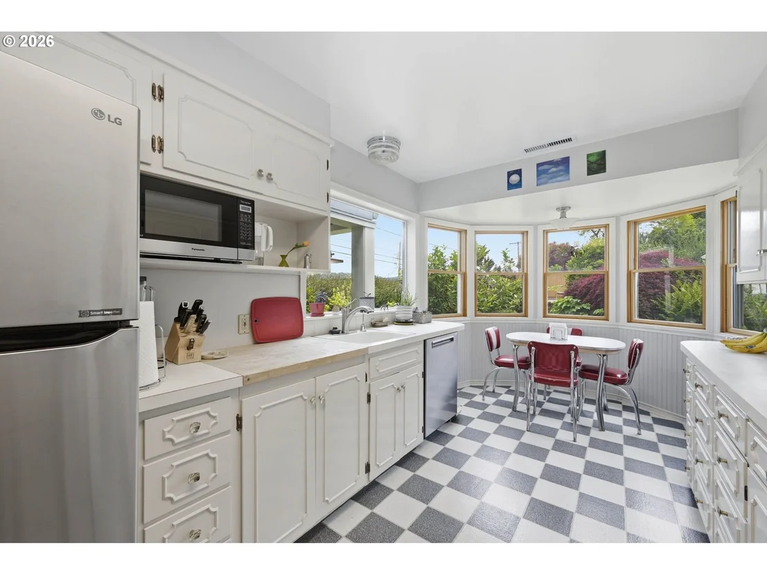 Photo of 28 W 22nd AVE