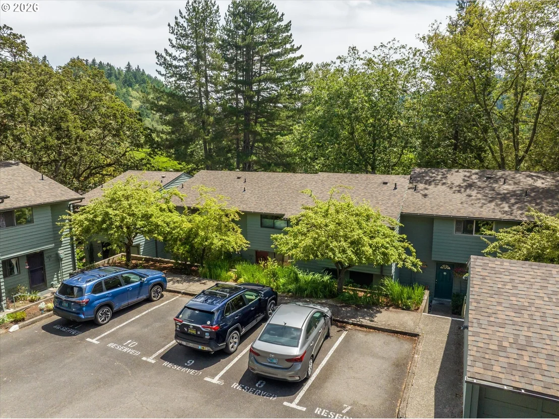 Photo of Unit 6 at 4431 FOX HOLLOW RD