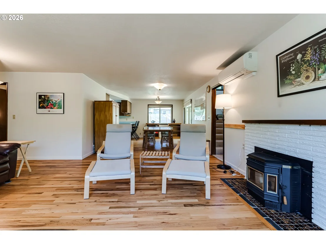 Photo of 450 W 28TH AVE