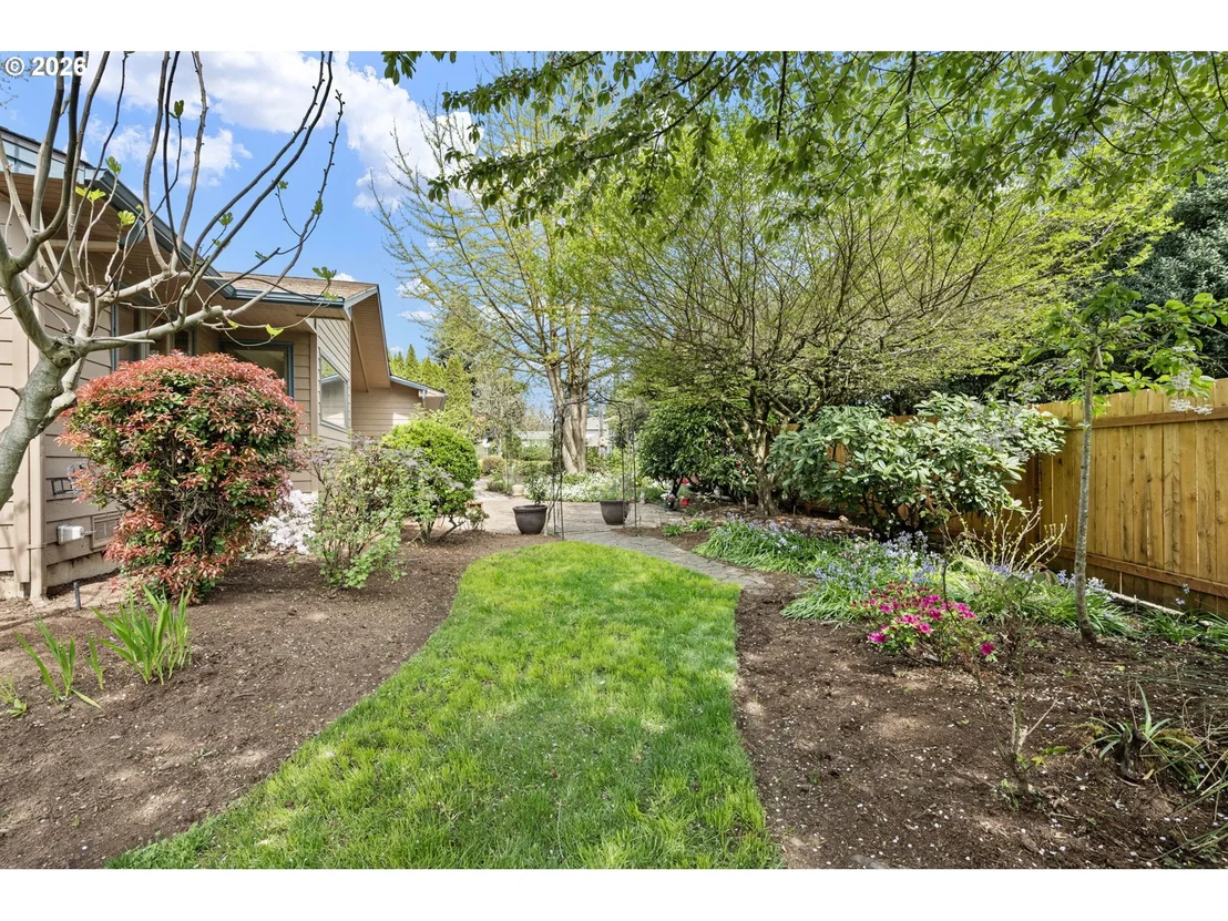 Photo of 84 GREEN LN
