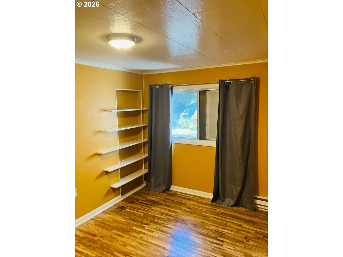 Photo of 152 W C ST