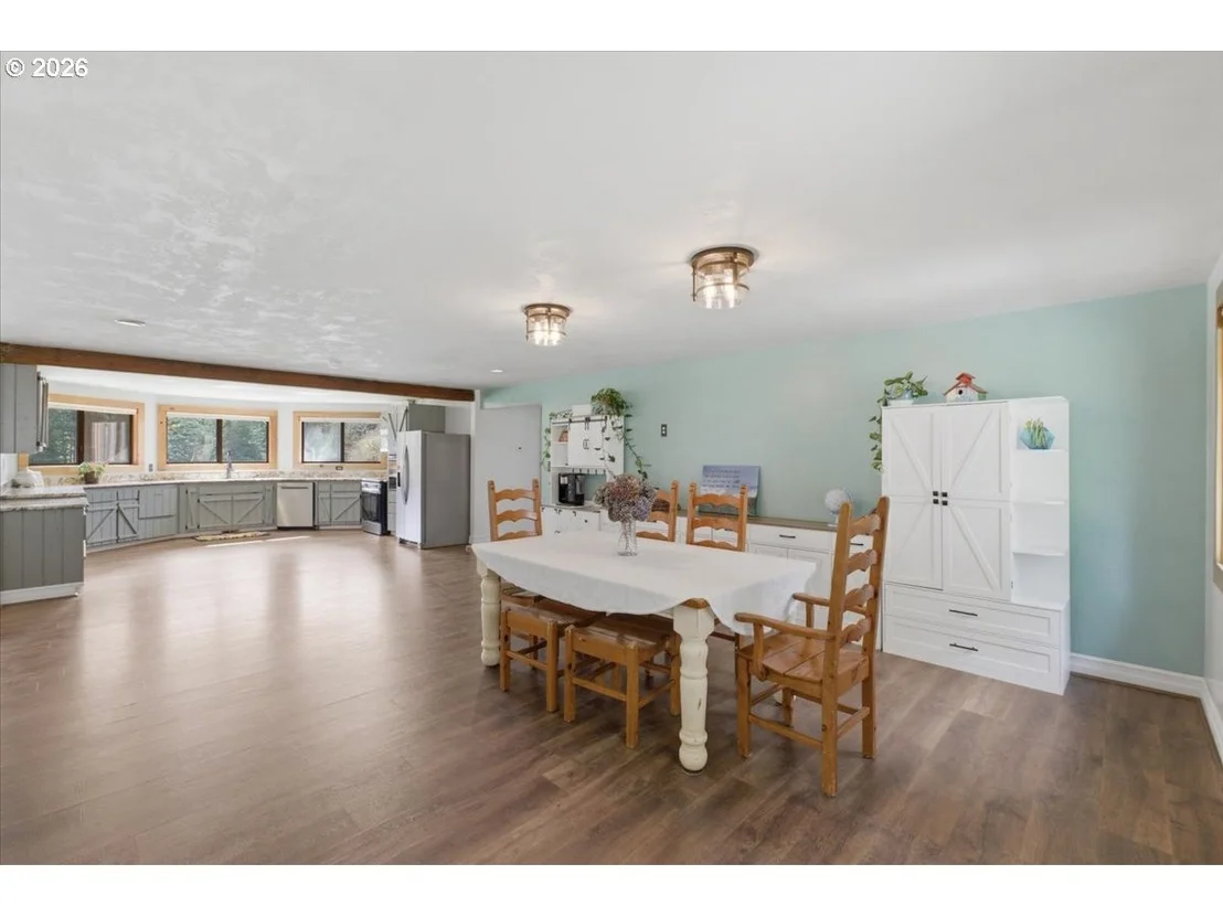 Photo of 40875 PEOPLES DR