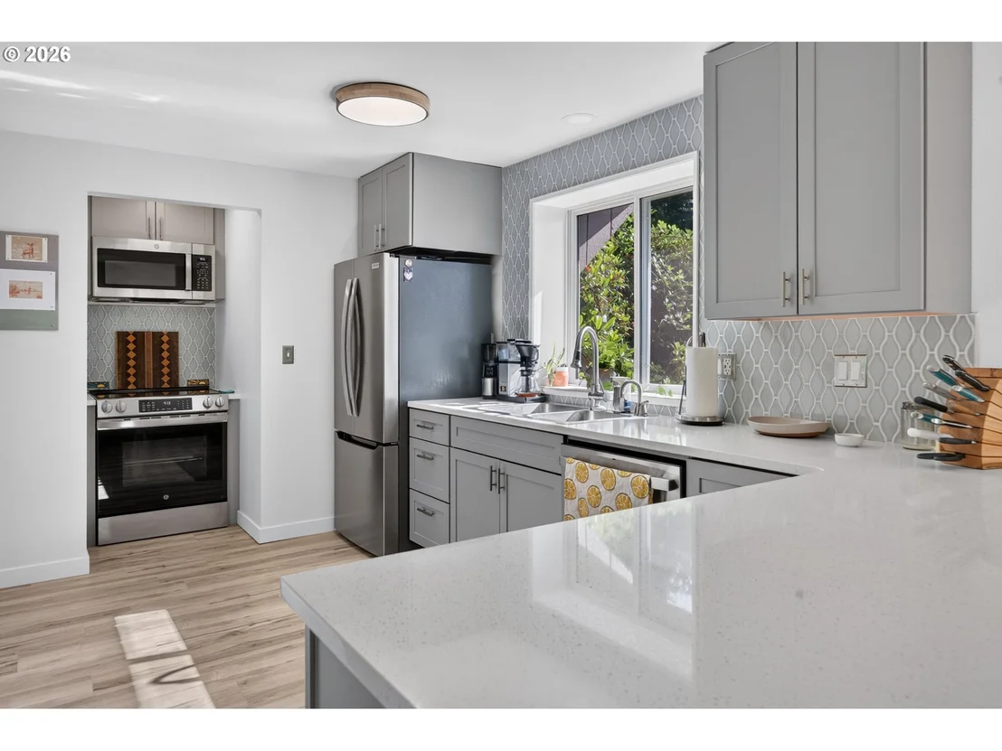 Photo of 207 W 52ND AVE