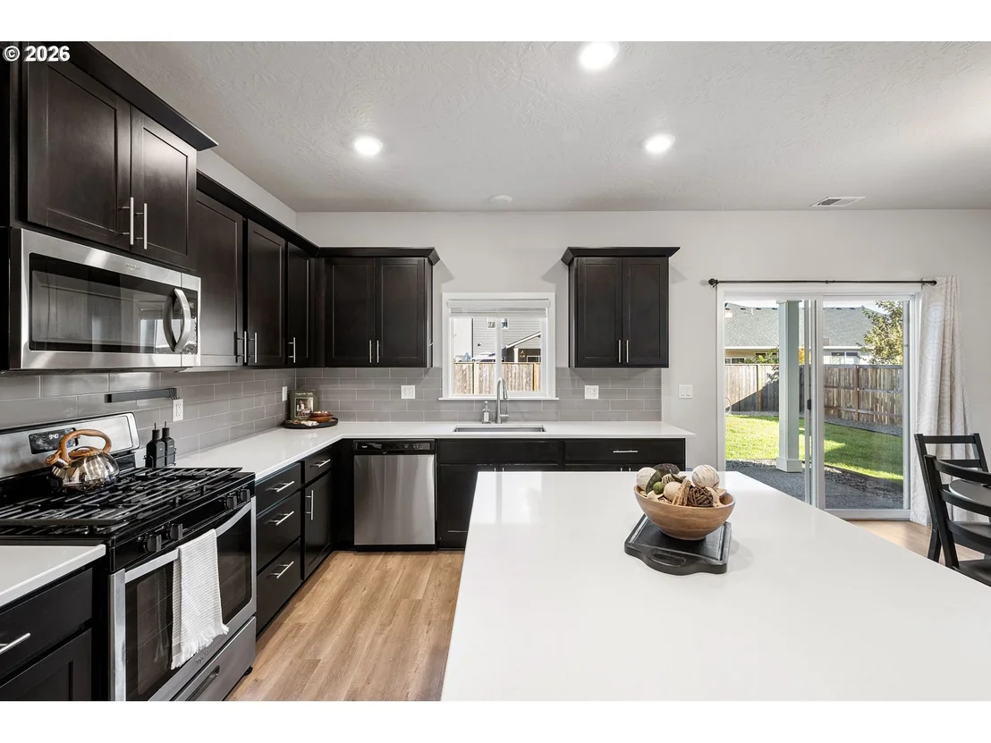 Photo of 2452 W 9TH AVE