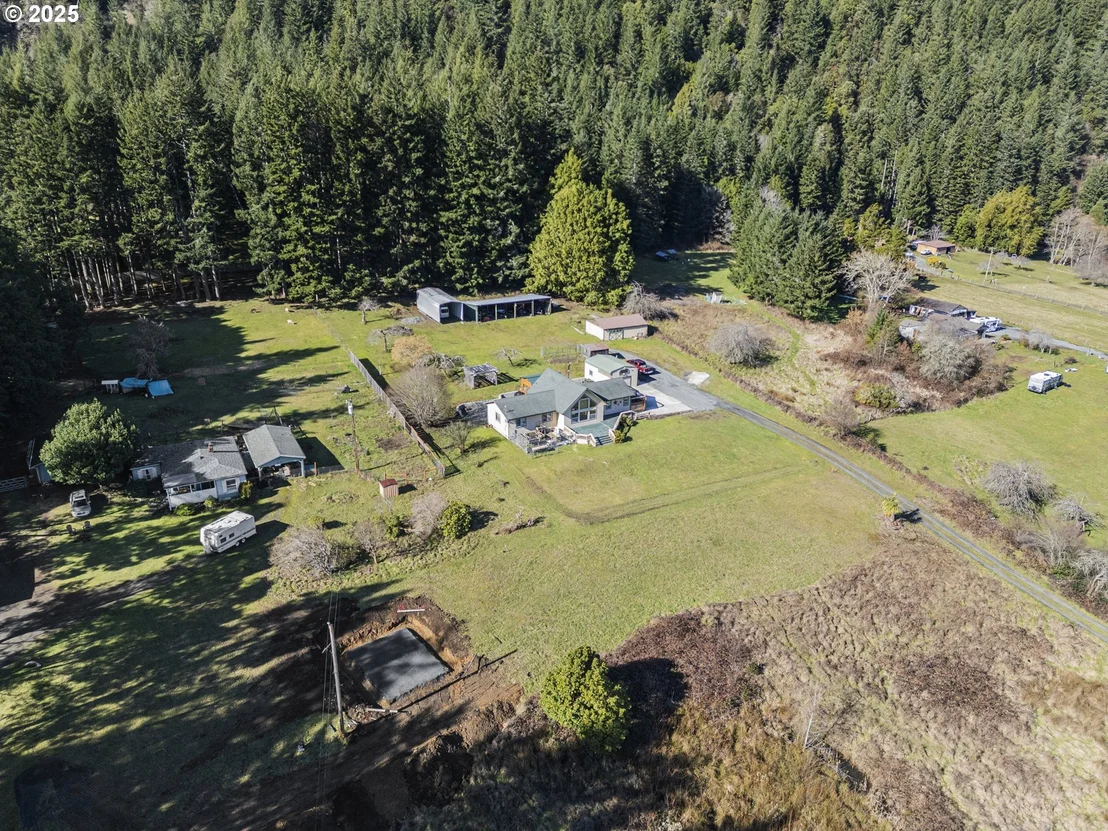 Photo of 889 H AVE