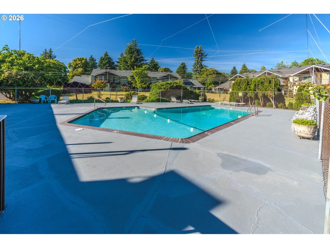 Photo of 1802 NE HOGAN DR