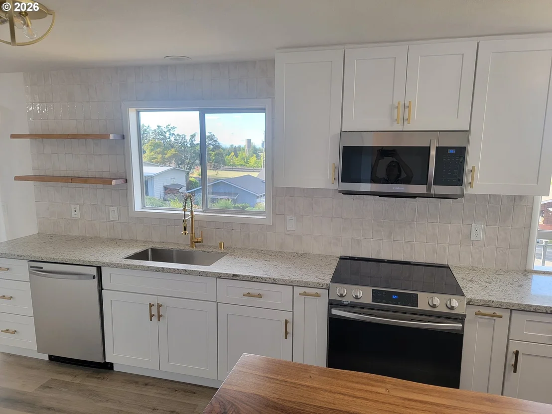 Photo of 2460 W 21ST AVE