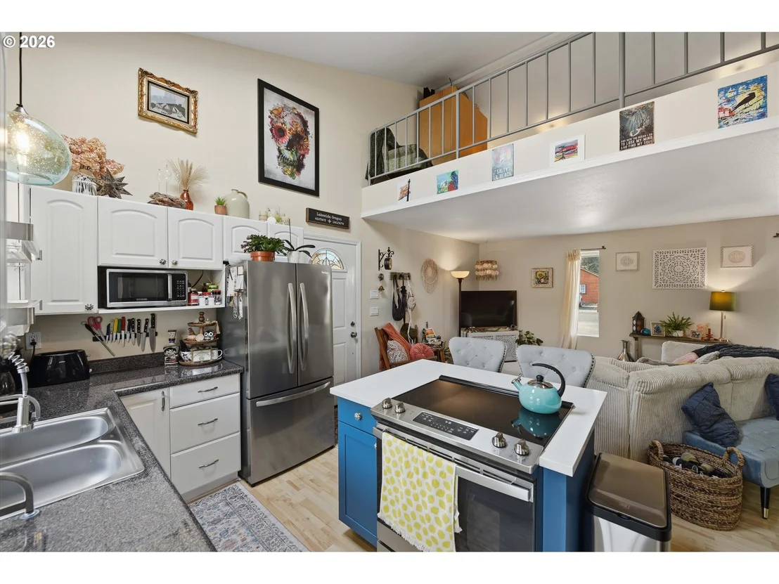Photo of 10 PINE LN