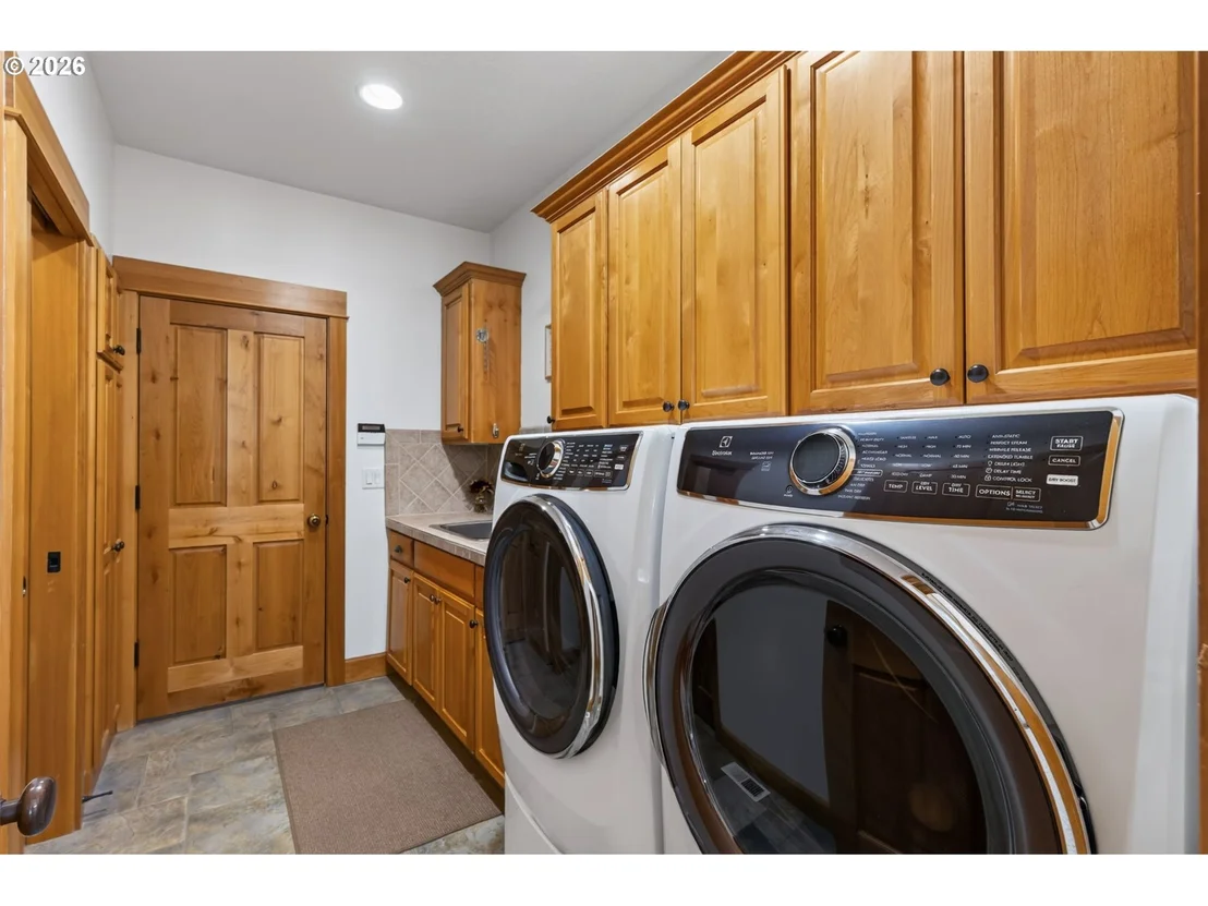 Photo of 17690 Mountain View RD SW