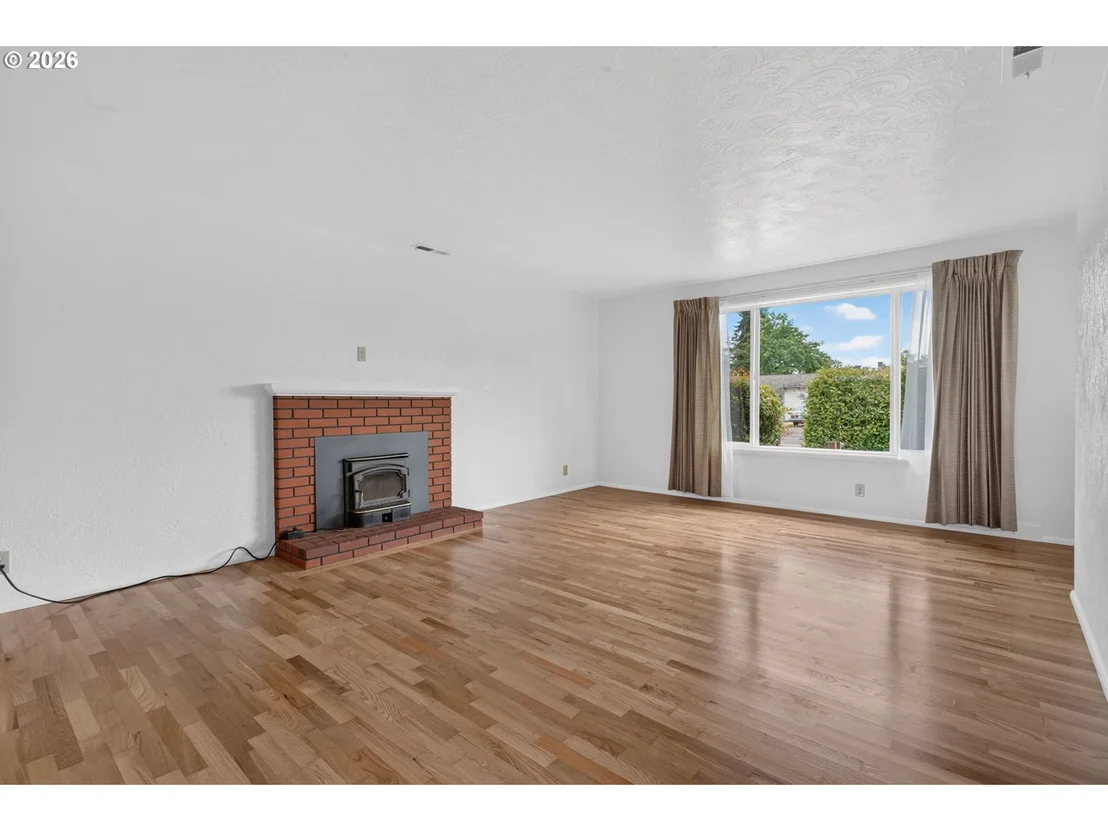 Photo of 447 MAXWELL RD