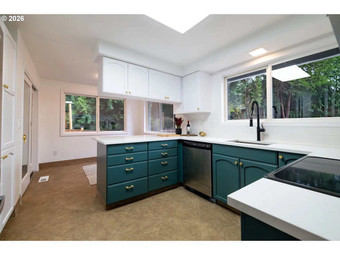 Photo of 1880 SW HEINEY RD
