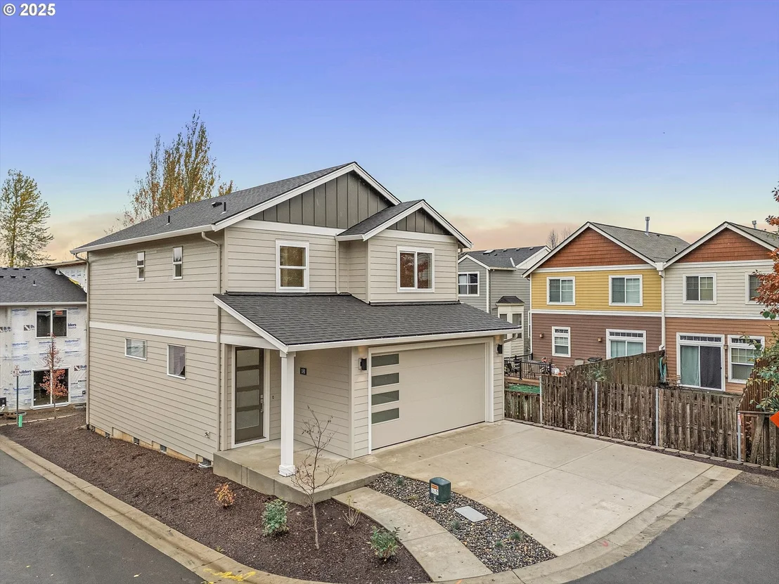Photo of 181 NW Mawrcrest AVE