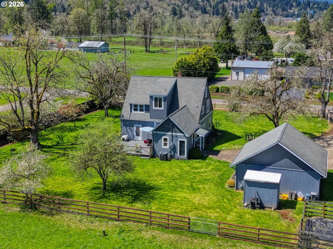 Photo of 78659 SEARS RD