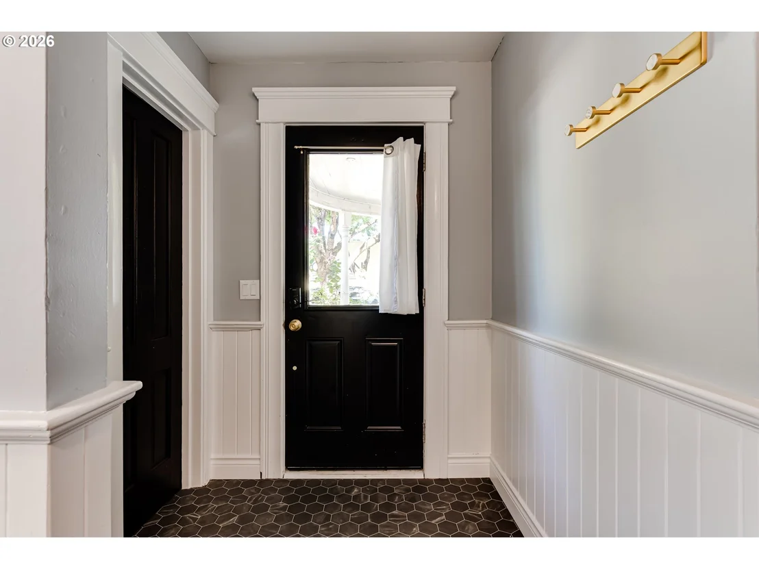 Photo of 655 MONROE ST