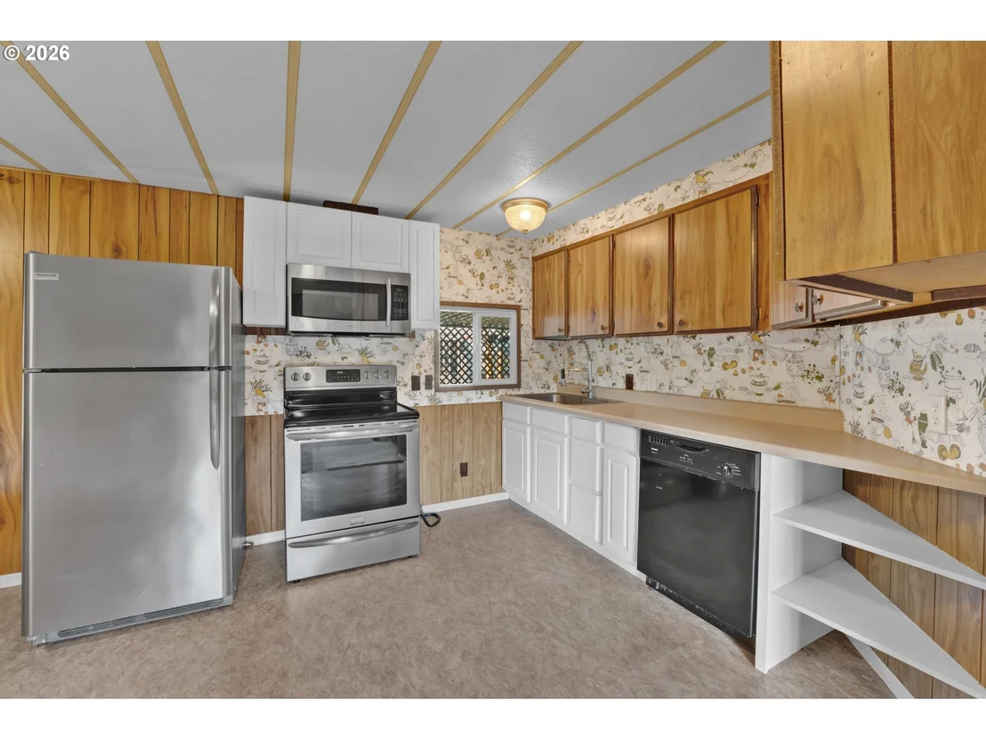 Photo of 231 CRESWOOD DR