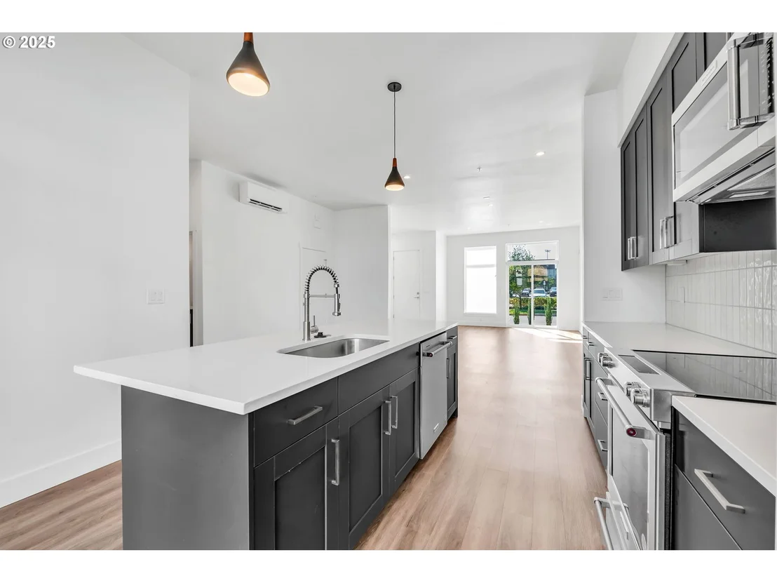 Photo of 193 E 20TH AVE