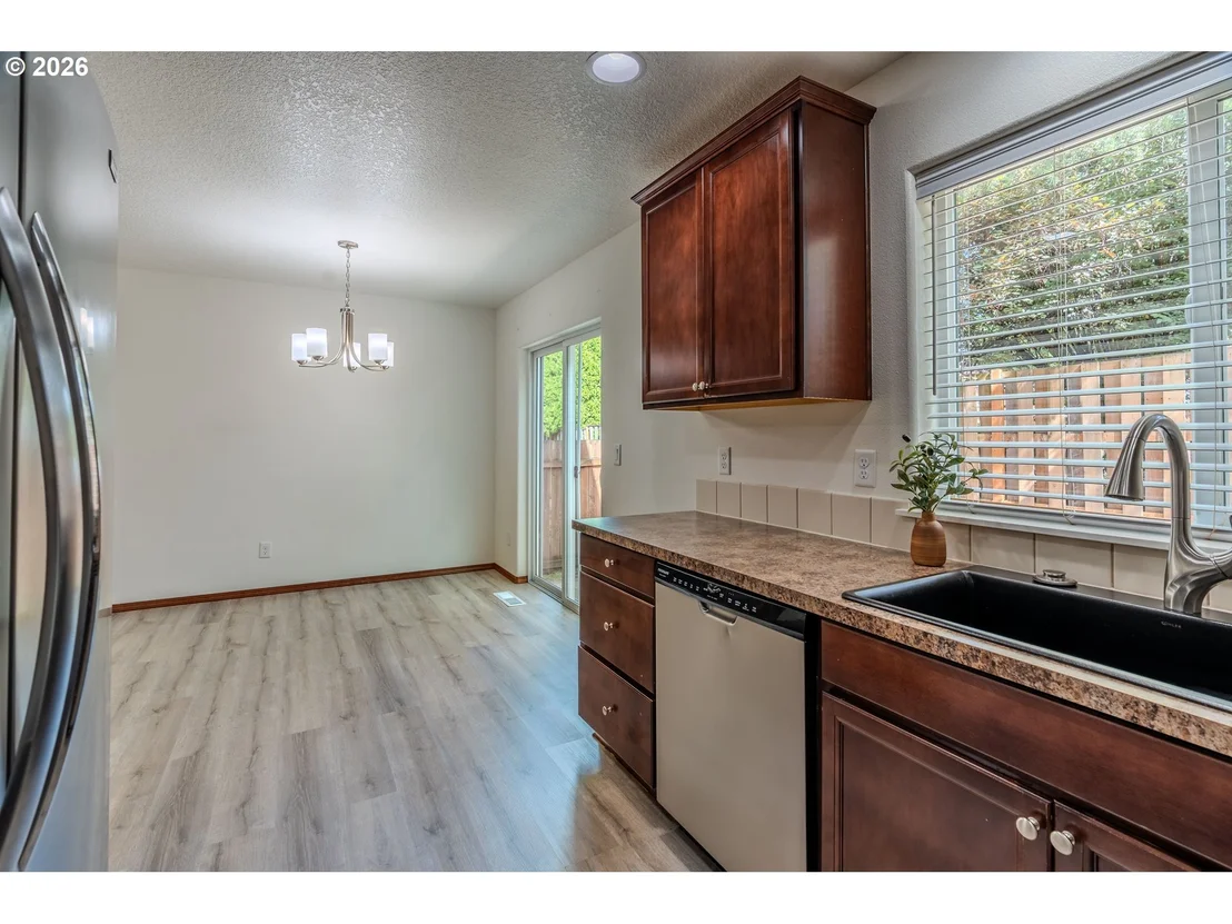 Photo of 2013 NW BELLA VISTA DR