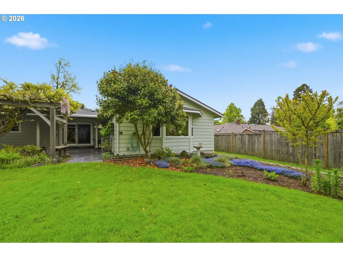 Photo of 394 CHERRY DR