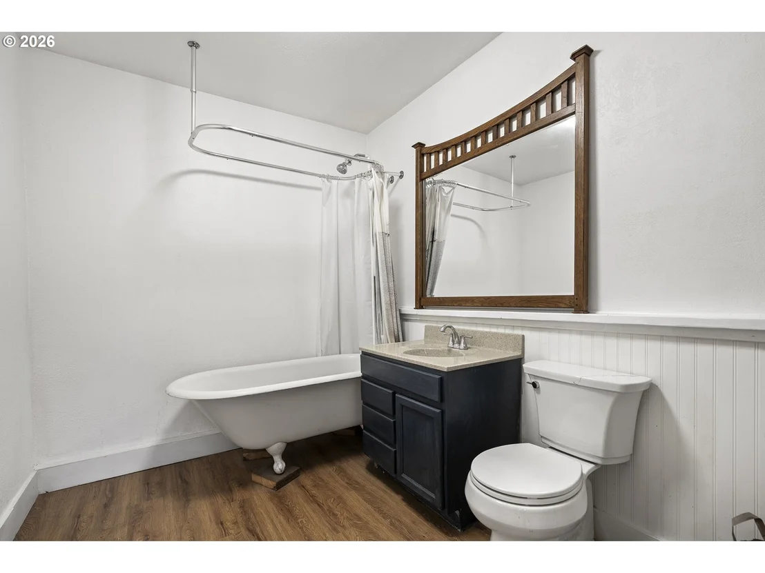 Photo of 16024 LEONA LN