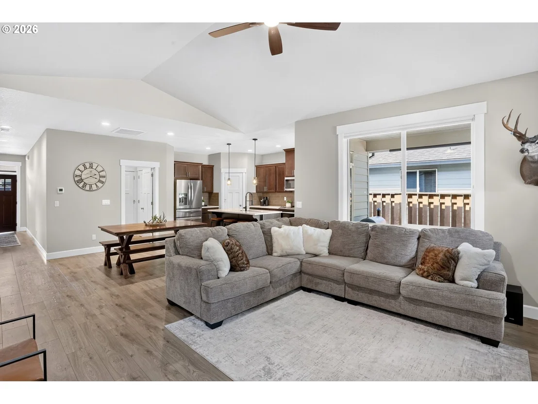Photo of 1094 NE REGAN HILL LOOP
