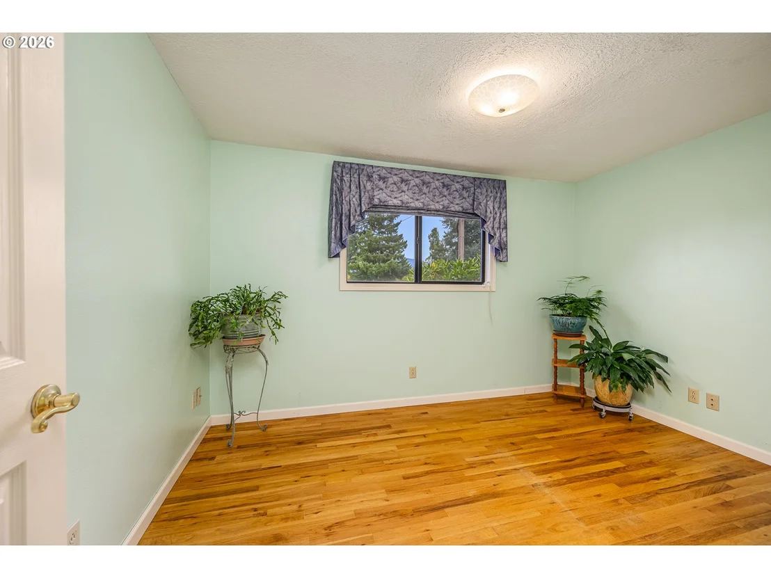 Photo of 6111 THURSTON RD