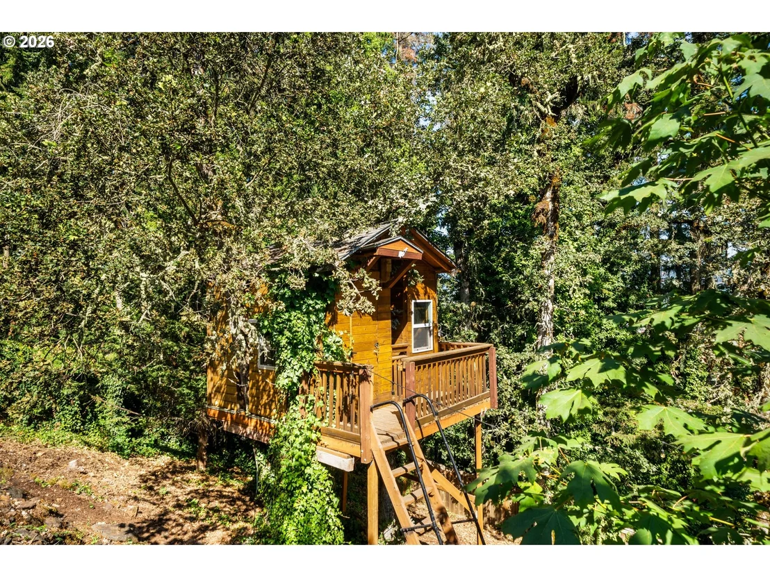Photo of 6084 FERNHILL LOOP