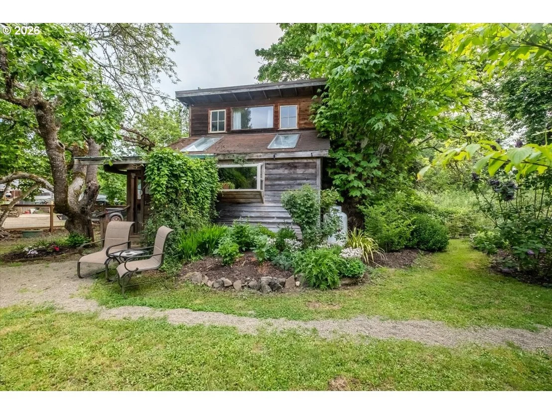 Photo of 25159 GRANGE HALL RD
